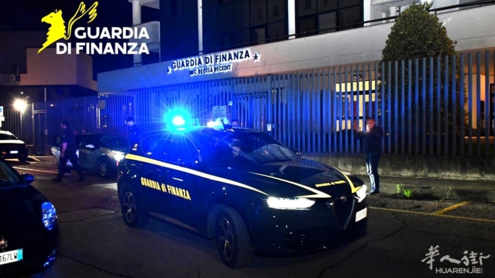 Guardia di finanza notte-2.jpg