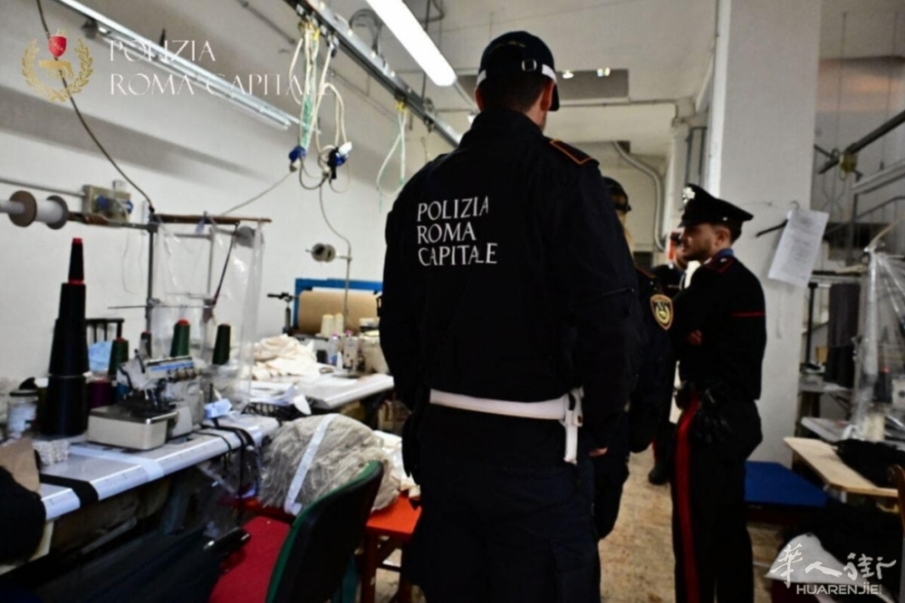 Il blitz nel magazzino-2.jpg