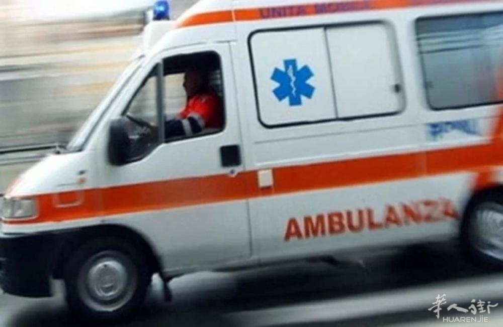 B_ambulanza-in-corsa.jpg
