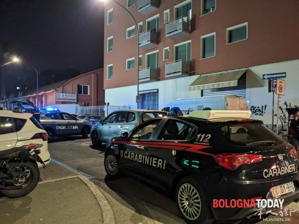 Polizia, carabinieri e 118 sul posto della sparatoria in via Faccini.jpg