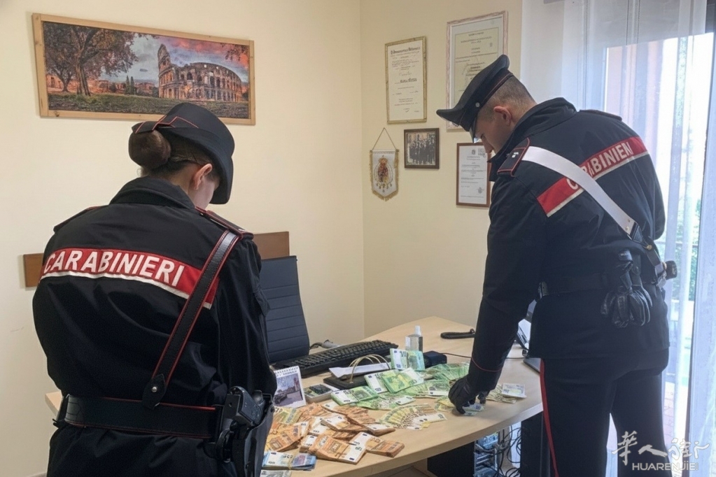 TRIONFALE-Il-denaro-sequestrato-dai-Carabinieri-1.jpg