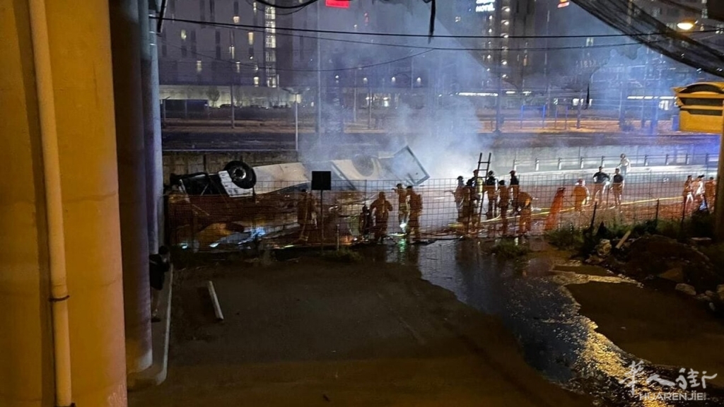 Autobus caduto a Mestre.jpeg