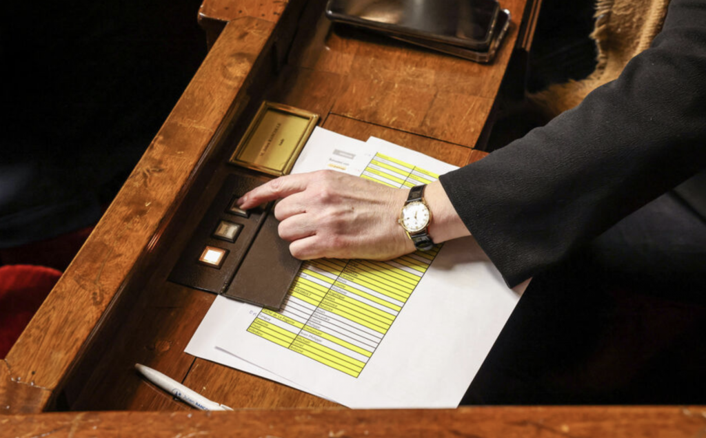 截屏2025-12-12 07.04.34.png