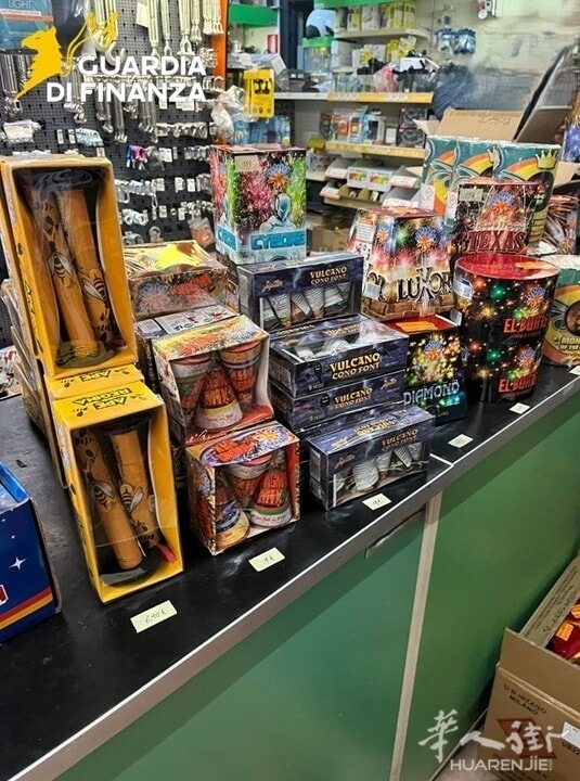 Parte del materiale sequestrato-2.jpg