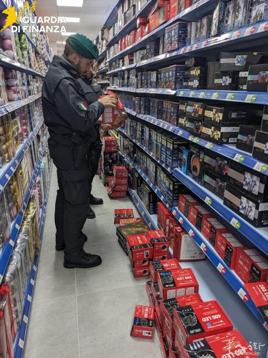 Controlli guardia di finanza nei negozi cinesi (3).jpg