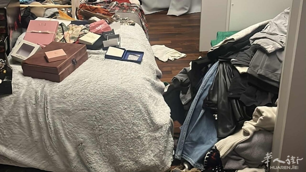 Casa a soqquadro.jpg