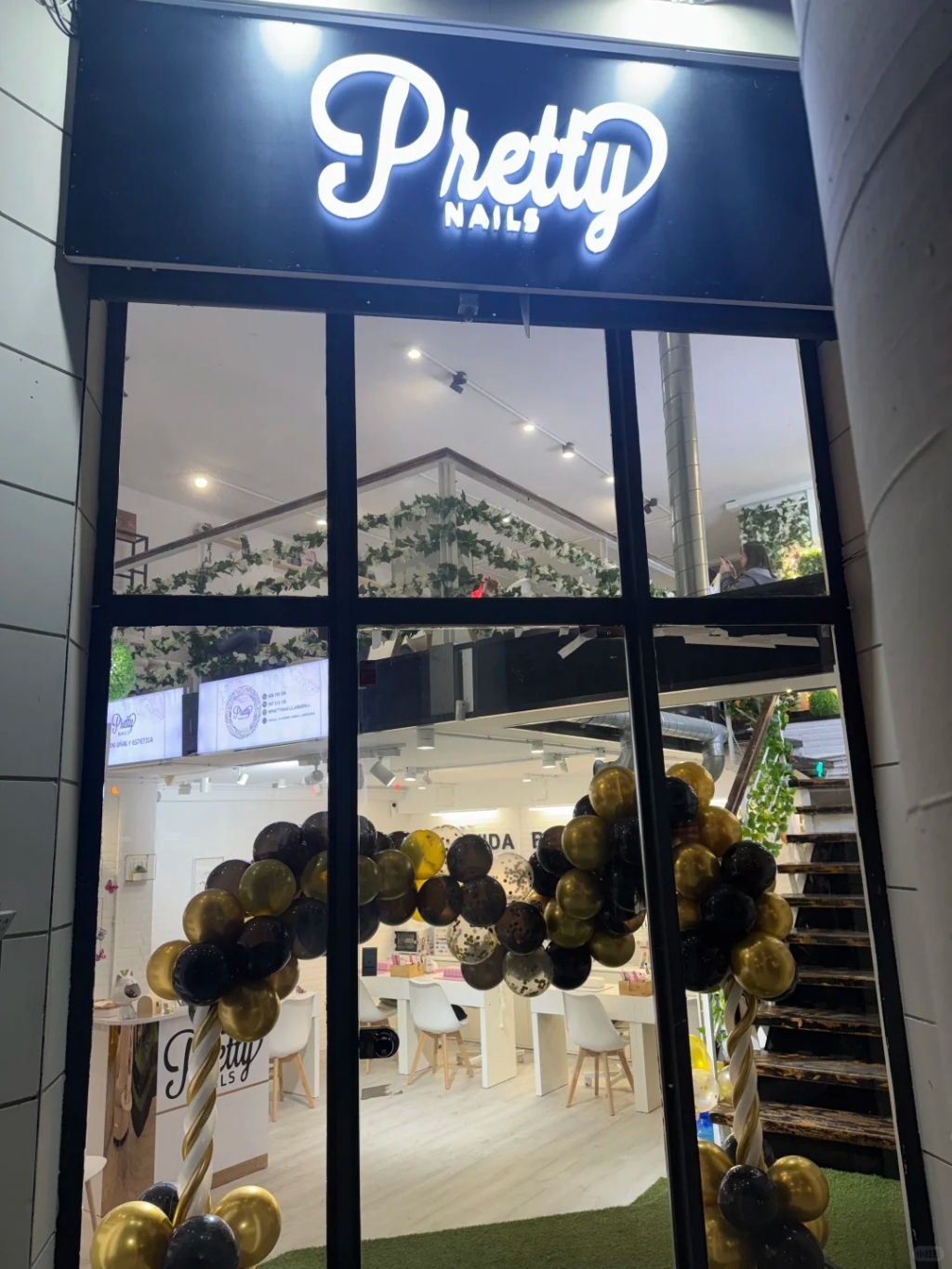 sabadell市中心rambla 大街美甲店低价转让_1_何以解忧 唯有暴富_来自小红书网页版.jpg