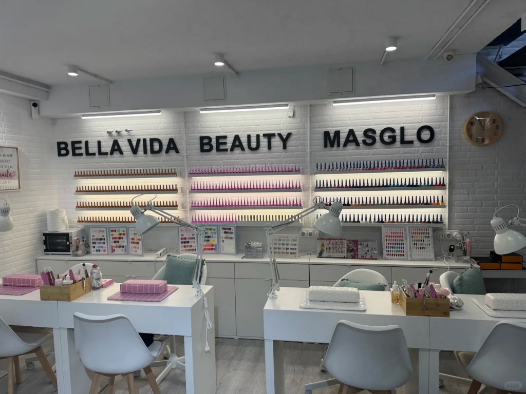 sabadell市中心rambla 大街美甲店低价转让_3_何以解忧 唯有暴富_来自小红书网页版.jpg