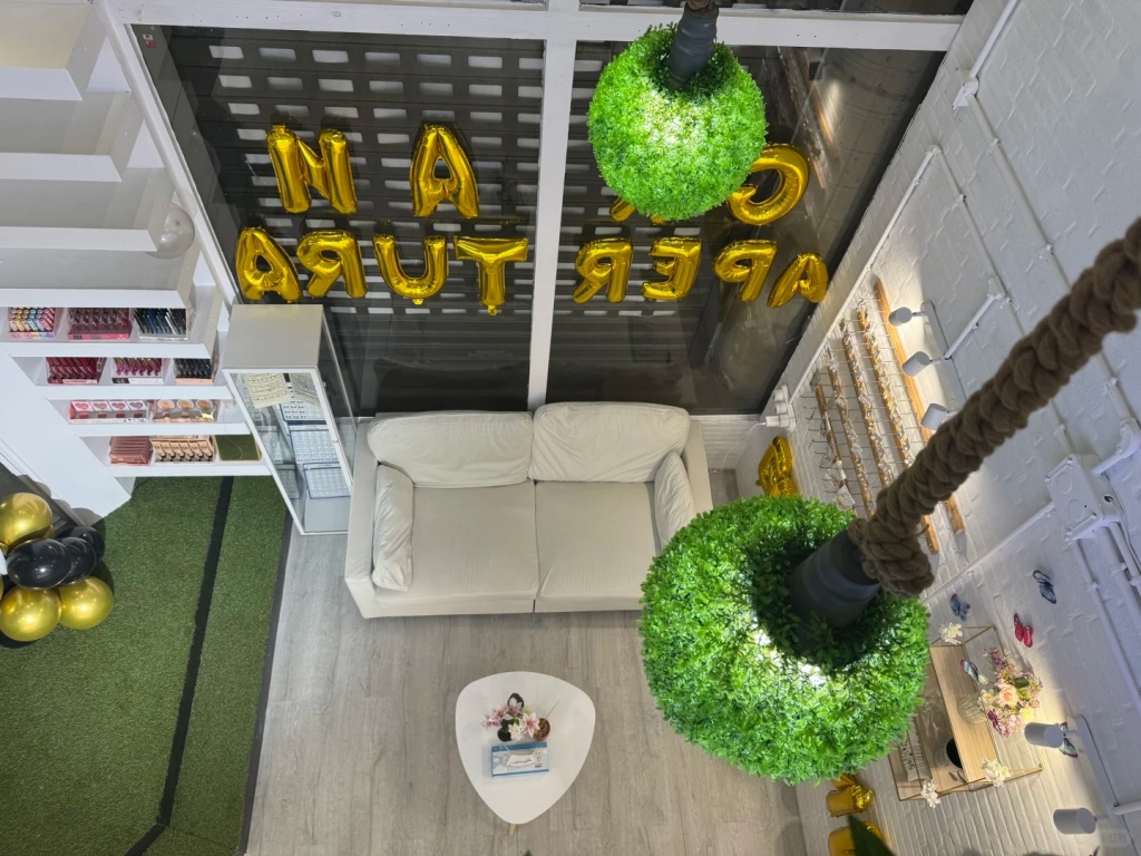 sabadell市中心rambla 大街美甲店低价转让_5_何以解忧 唯有暴富_来自小红书网页版.jpg