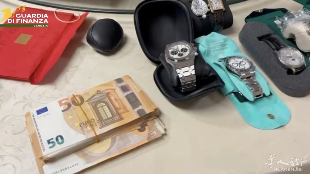 Soldi e orologi sequestrati.jpg