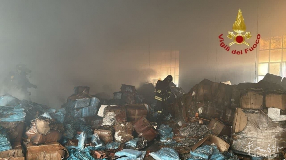 incendio magazzino via prenestina - foto vigili del fuoco.jpeg