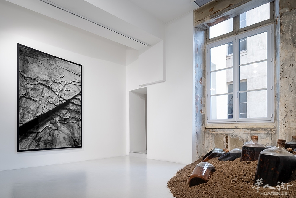 Jose-Yaque_Vibraciones-exhibition_view_GALLERIA_CONTINUA_Paris-2026-1.jpg