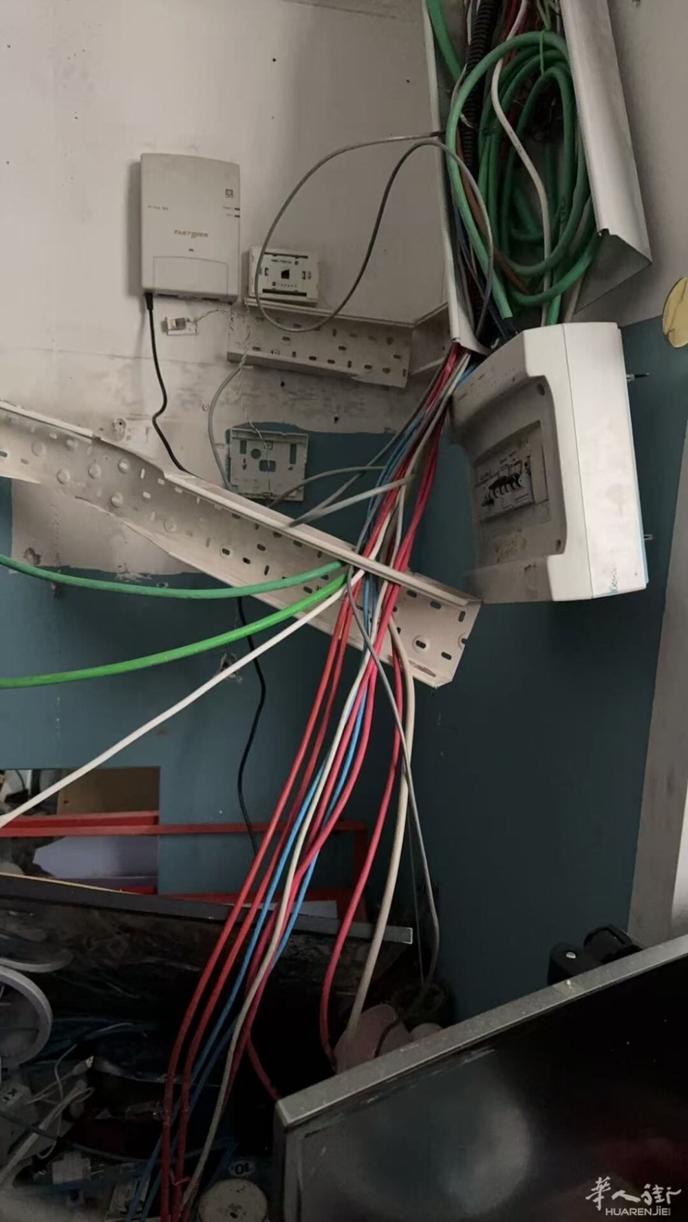 Il sistema di videosorveglianza manomesso.jpg