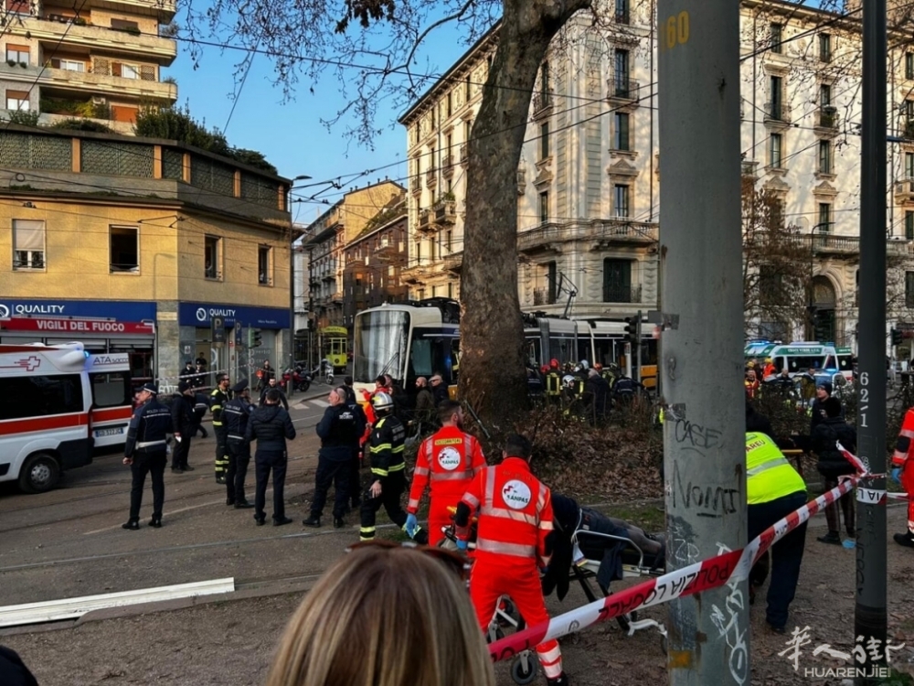 Tram deraglia a Milano (foto Mesa Paniagua_MilanoToday) - 6.jpg
