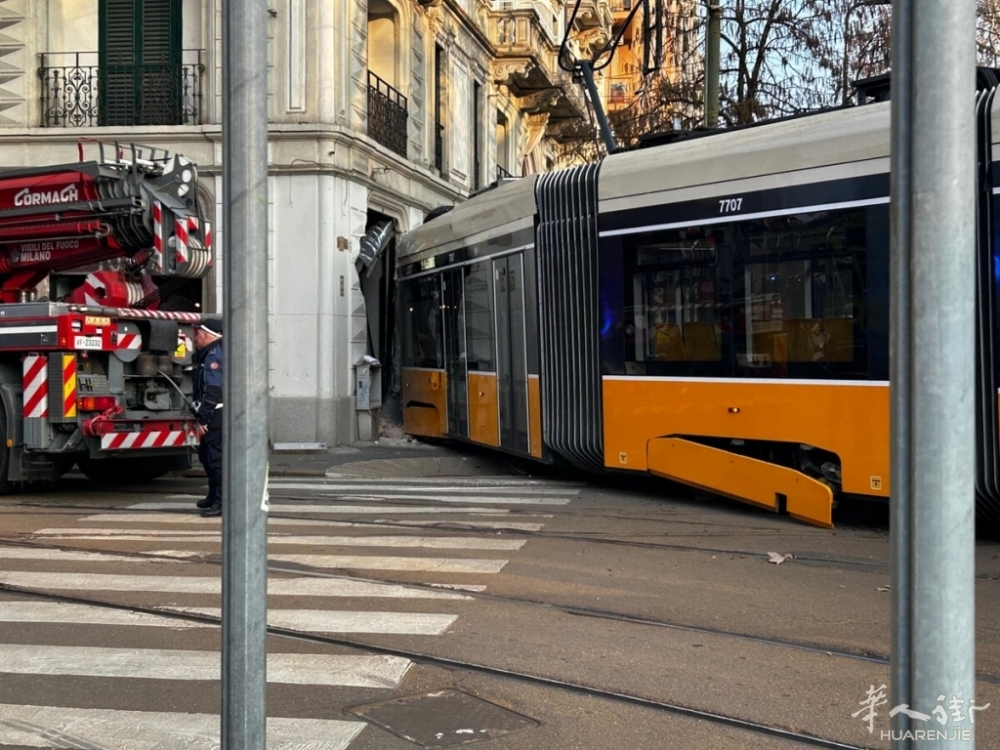 Tram deraglia a Milano (foto Mesa Paniagua_MilanoToday) - 9.jpeg