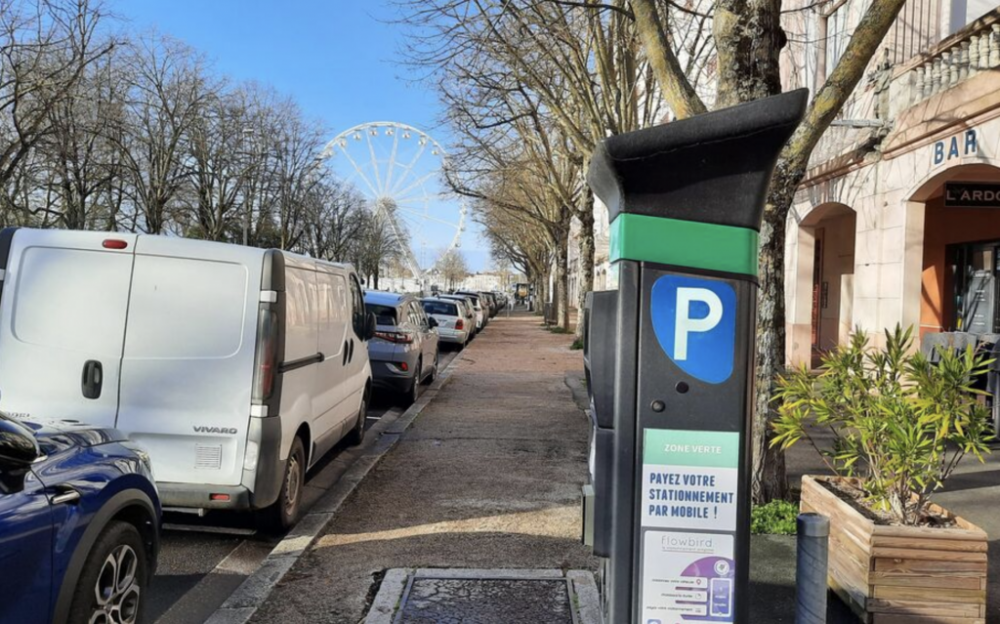 法国拉罗谢尔一泥瓦匠5年收到566张停车罚单，需偿还近3.9万欧元 ...