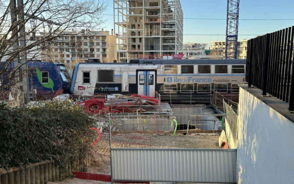 巴黎RER C线重新停靠伊西站，近一年交通不便暂告一段落