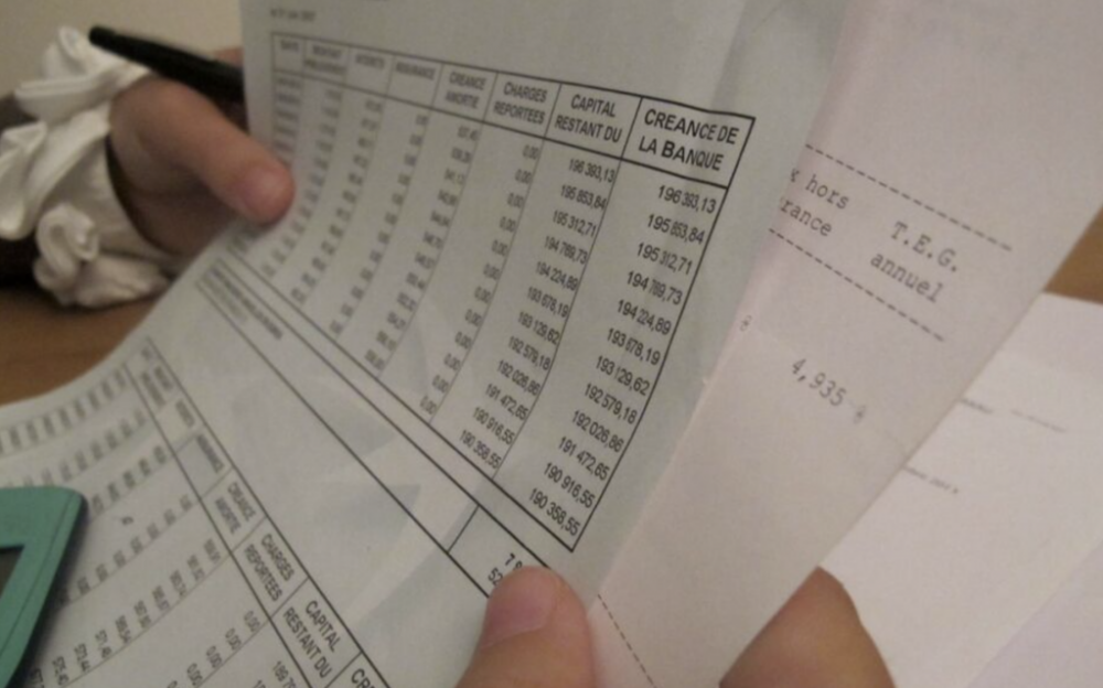 安蒂布一银行客户经理因挪用客户 9 万多欧元被捕