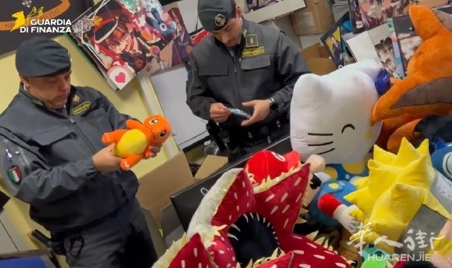 华人男子深夜运送大量山寨毛绒玩偶被查获，面临起诉