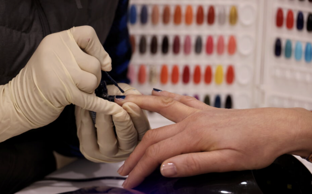 巴黎：四名男子闯入美甲店抢劫名包珠宝，损失估值达 20 万欧元 ...