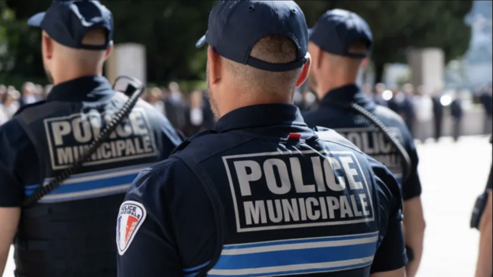 “最后只剩钢笔和哨子”：圣但尼新市长启动市政警察“缴械”计划 ...