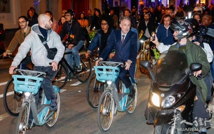 巴黎市民"全城寻车"追踪市长专属Vélib'！