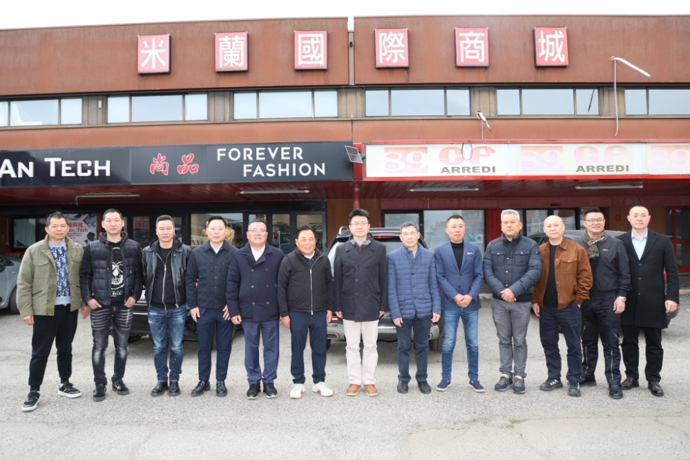 郑东立代总领事一行走访米兰第一商城