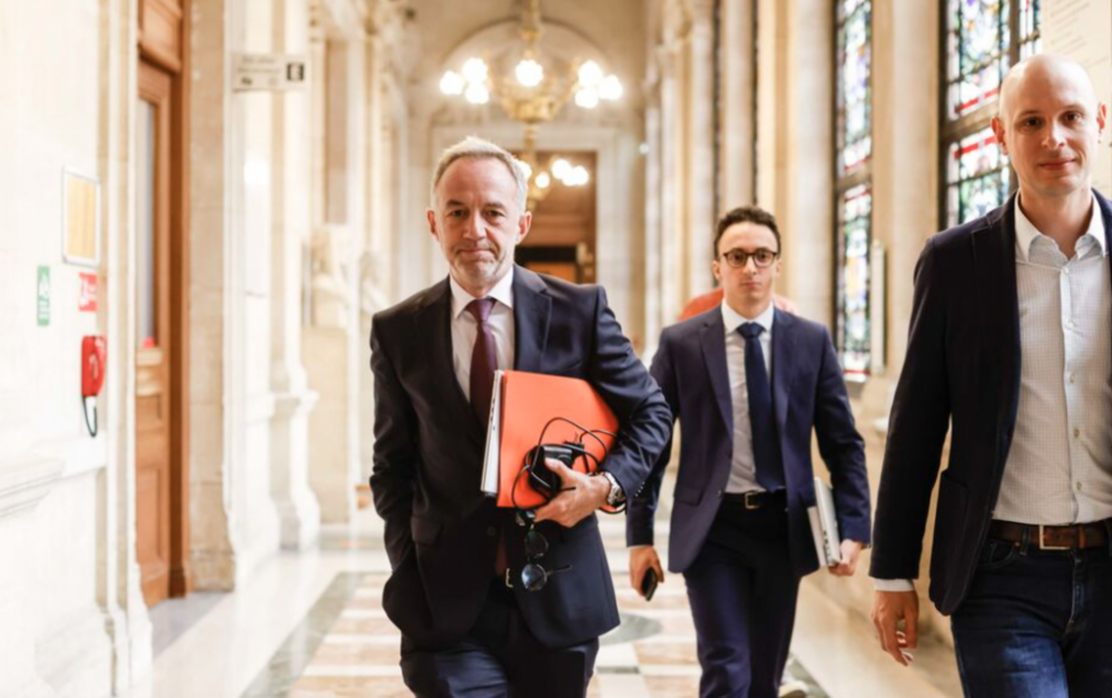 巴黎市长埃马纽埃尔·格雷瓜尔拟削减一半“公关开支”，并取消区长相关预算 ...