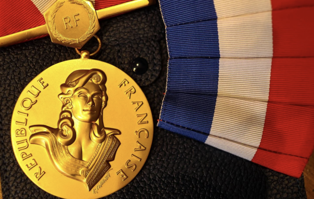 布列塔尼：“我必须保护我的家人”……刚当选的市长因遭遇恶意破坏宣布辞职 ...