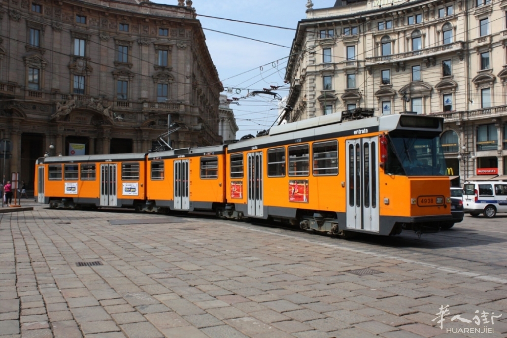 米兰电车又出事故了：一女乘客被门卡住拖拽了40多米远