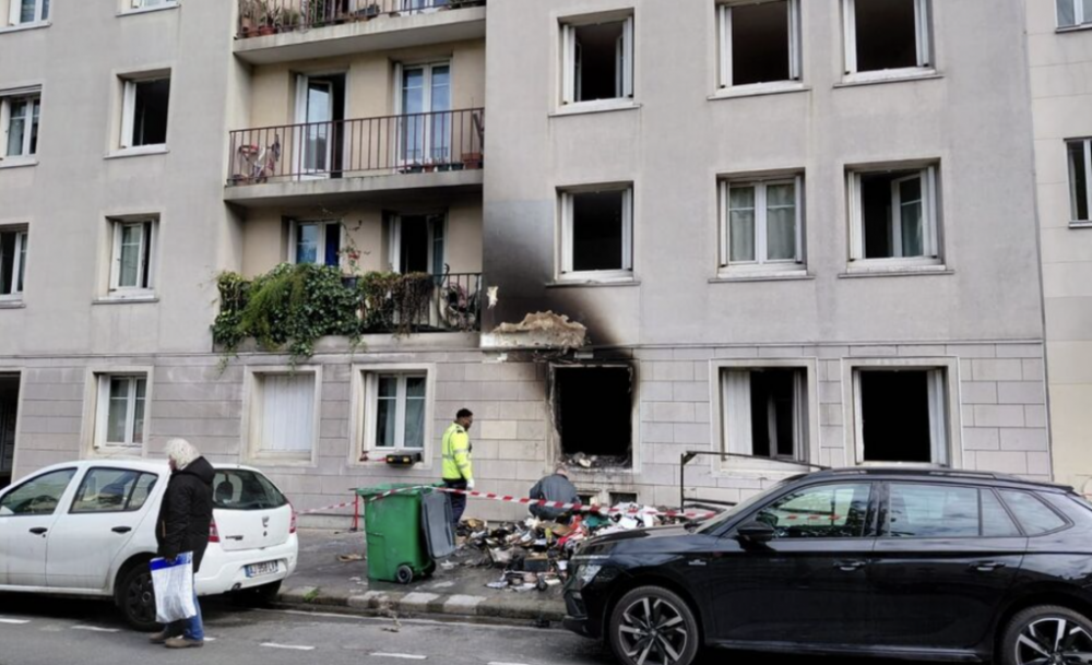 巴黎：因手机充电器故障引发火灾，10人受伤