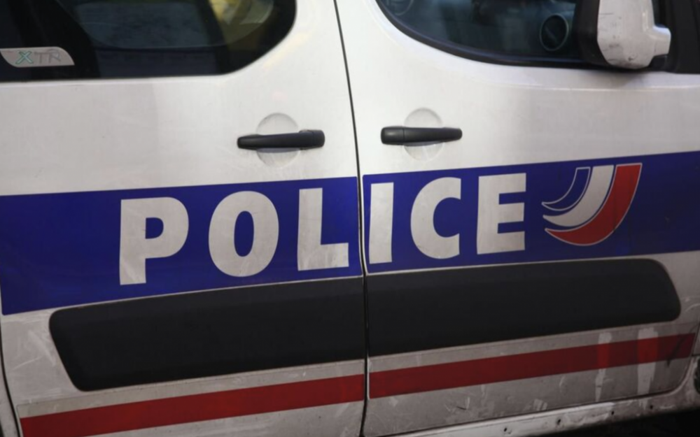 Yvelines：一名60岁男子为逃离绑架者从A13高速桥上跳下，两人被捕一人住院 ...