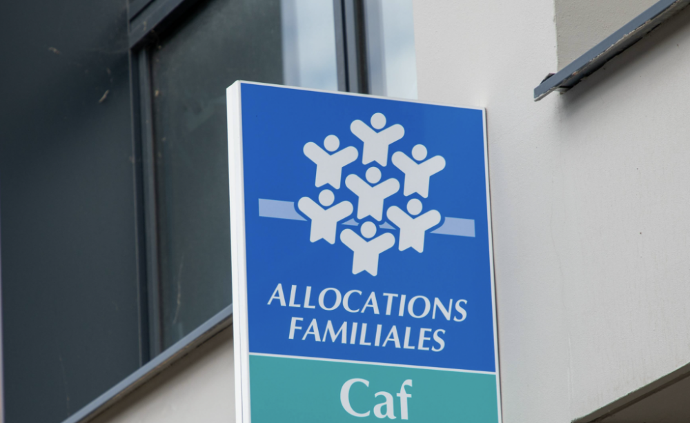 法国埃松省破获社保补助诈骗网络：6年骗走近45万欧元，3人将受审 ...