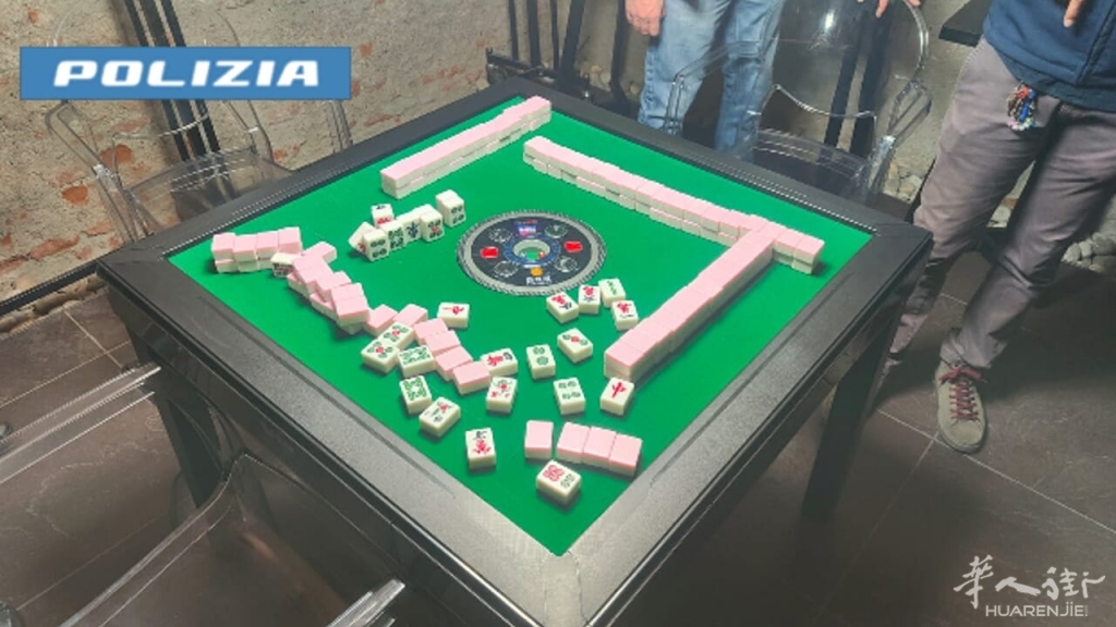 Foto barriera nizza  sala adibita a giochi d’azzardo, con biliardi e attrezzatu.jpg