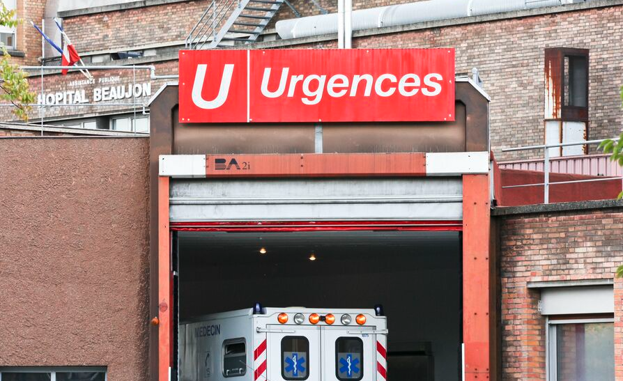 法国圣但尼发生恶性伤害案：22岁男子重伤倒卧街头