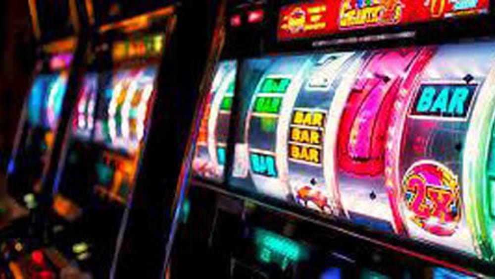 在许可时间外开启老虎机，华人酒吧被罚款