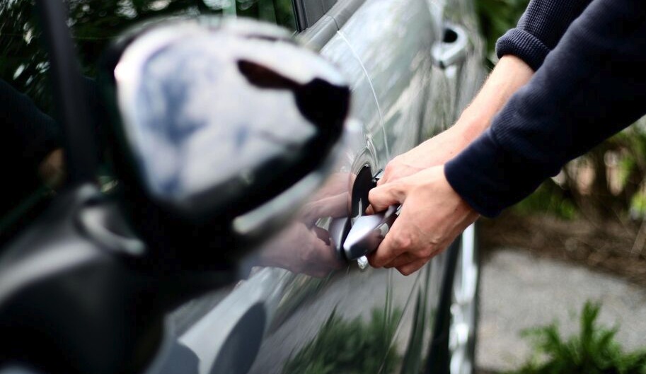 巴黎大区偷车团伙落网：专偷雷诺车，6人被捕1人在逃