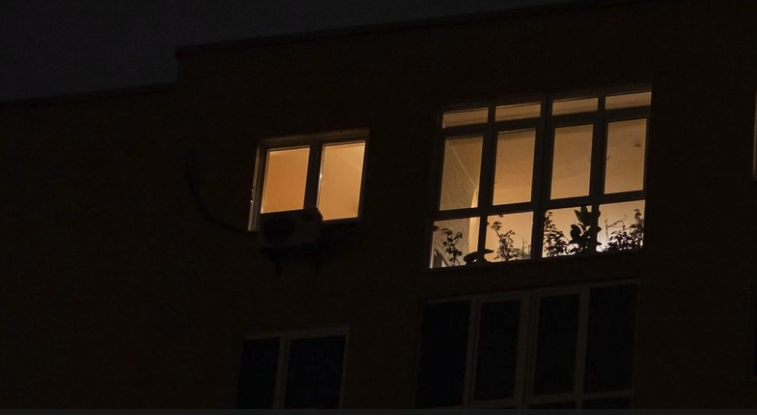 法国一市政厅深夜“报警抓贼”闹乌龙：宪兵赶到后发现，搬办公室的竟是刚败选的前市长