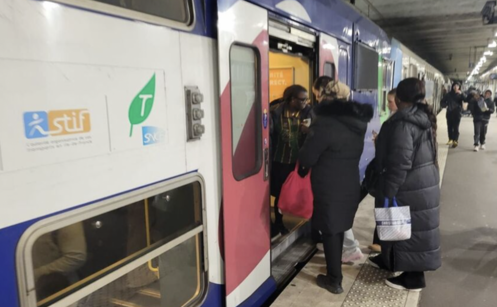 法国RER D线突发事故：Corbeil至Melun一度中断，早高峰大面积受影响 ...