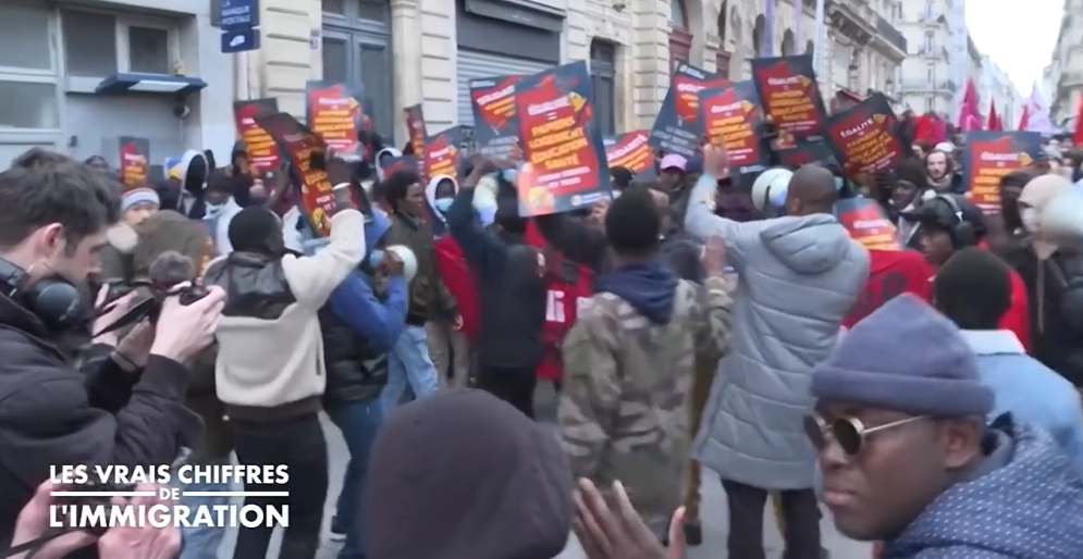 CNEWS纪录片《移民真实数字》引发讨论：法国2025年移民数据创高，城市、乡村与边境都