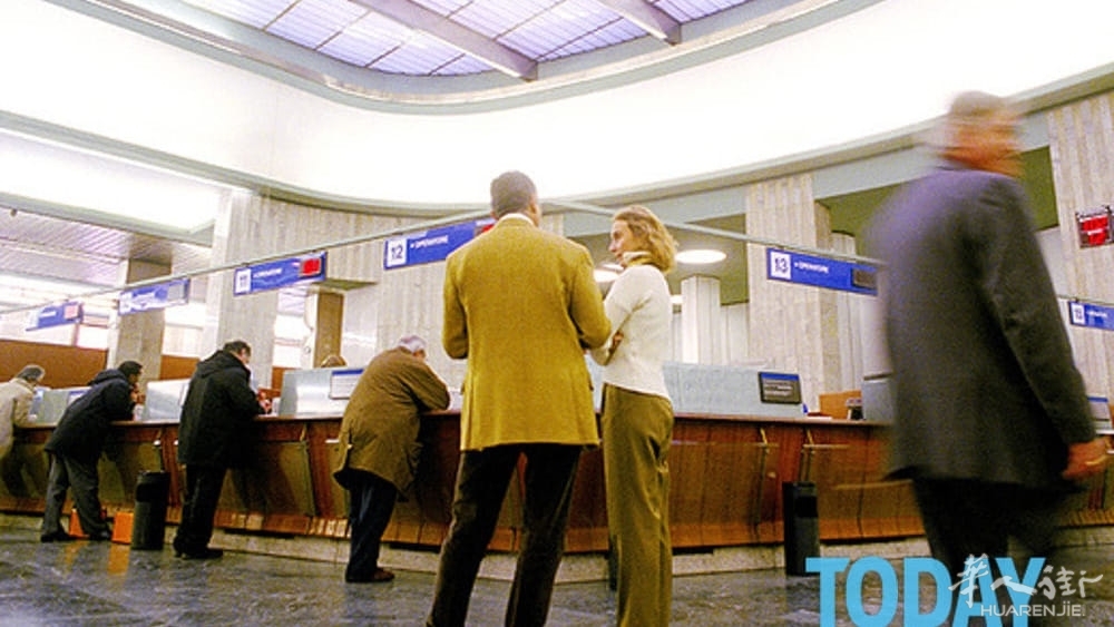 退休老人翻出旧里拉存折，向银行索赔20万欧元