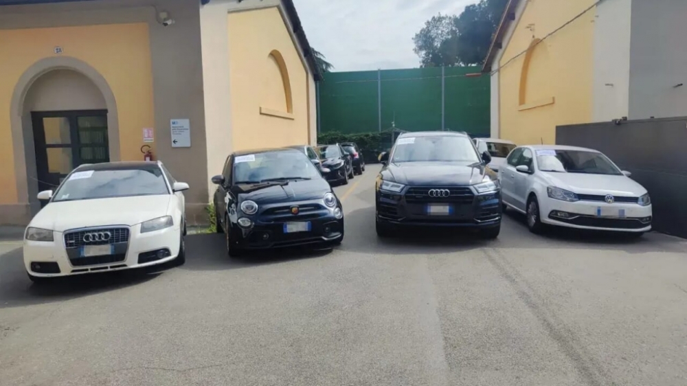 因欠市政府和税务局6万欧元，4辆汽车被找到没收抵债