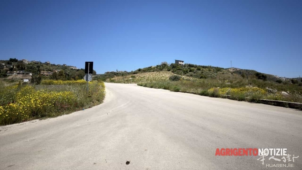 中国游客驾驶的汽车与满载蔬菜的面包车相撞，一人受伤