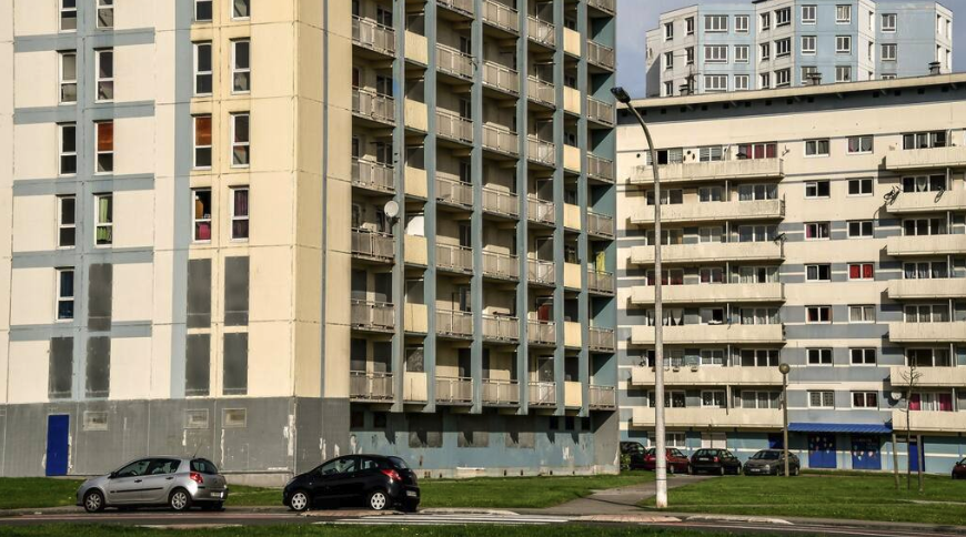 近8成法国人支持“HLM优先给法国籍”？背后是住房危机，也是一场社会焦虑 ...