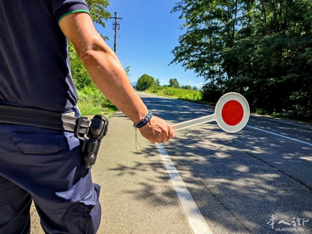 polizia-shutterstock_2176245011.jpg