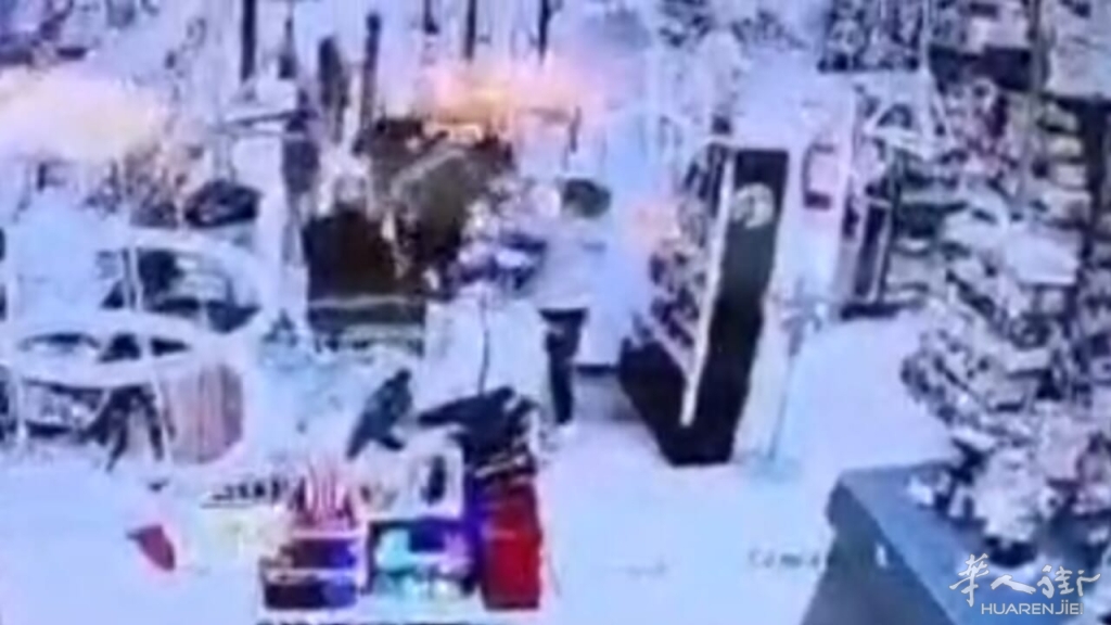 Colluttazione negozio via Castiglione.jpg