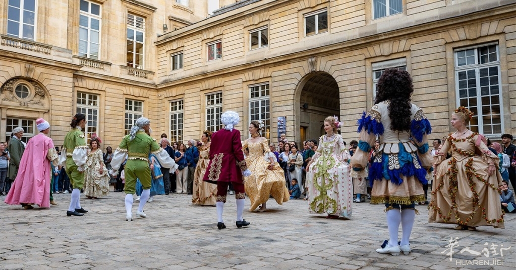 Carnets de bal.jpg
