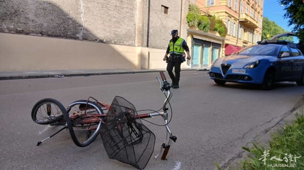 Auto piomba sulla folla in via Emilia Centro - Modena, 16 maggio 2026.jpg