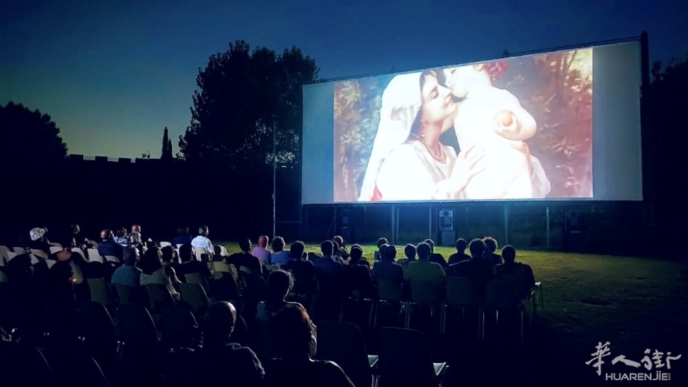 cinema estivo parco concette schermo pisa.jpg