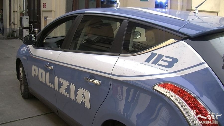 68-polizia-questura-133-nuova-livrea-auto-171214-2.jpg